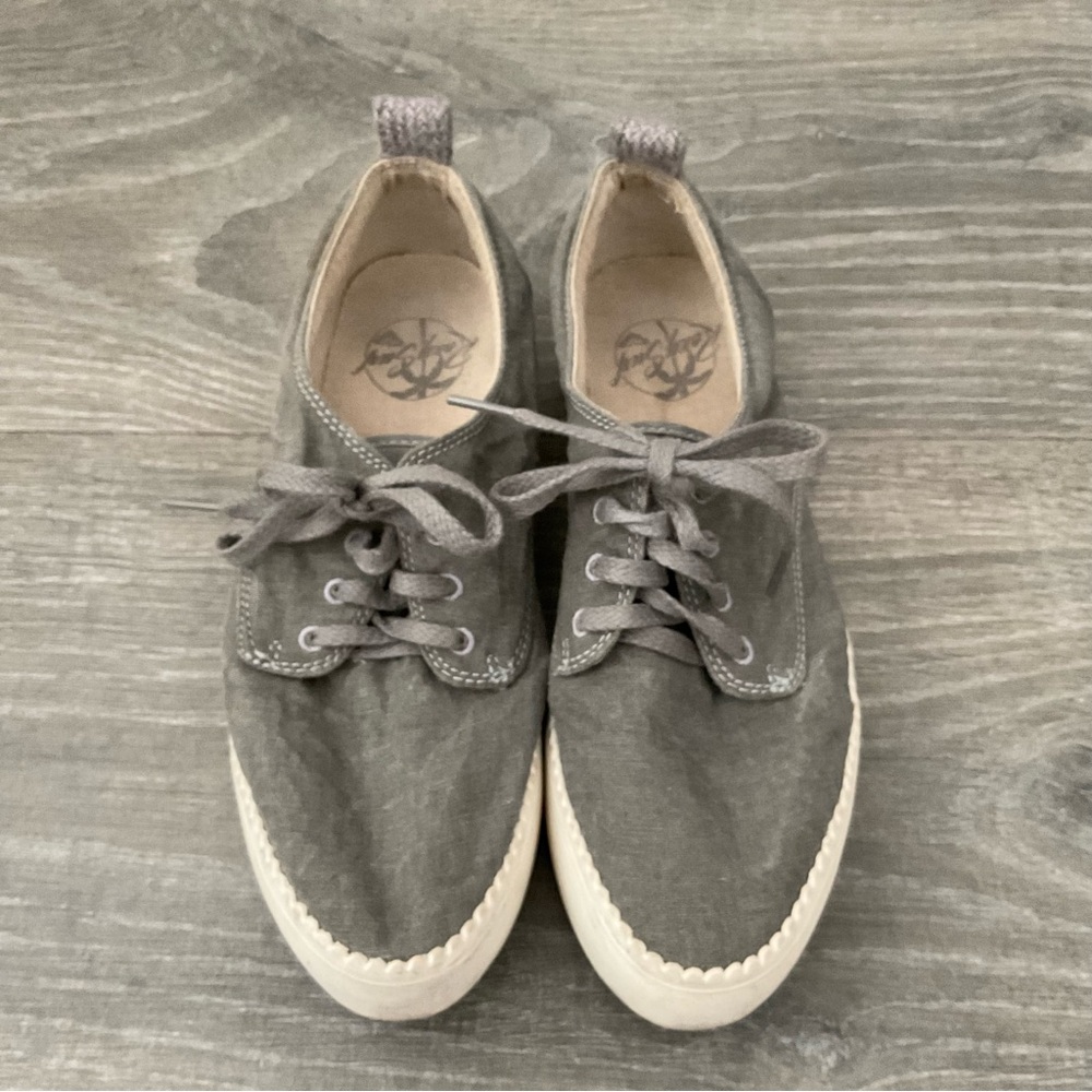 Roxy Shaka Platform Sneakers - image 1